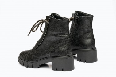 Woman shoes model Ellen color black | DLSport®